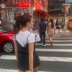 Meet your Posher, Claire